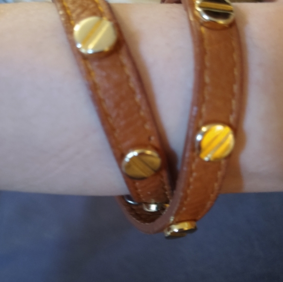 3 for💲25🌟wrap bracelet (leather?) with gold-tone screw style studs - Picture 4 of 5